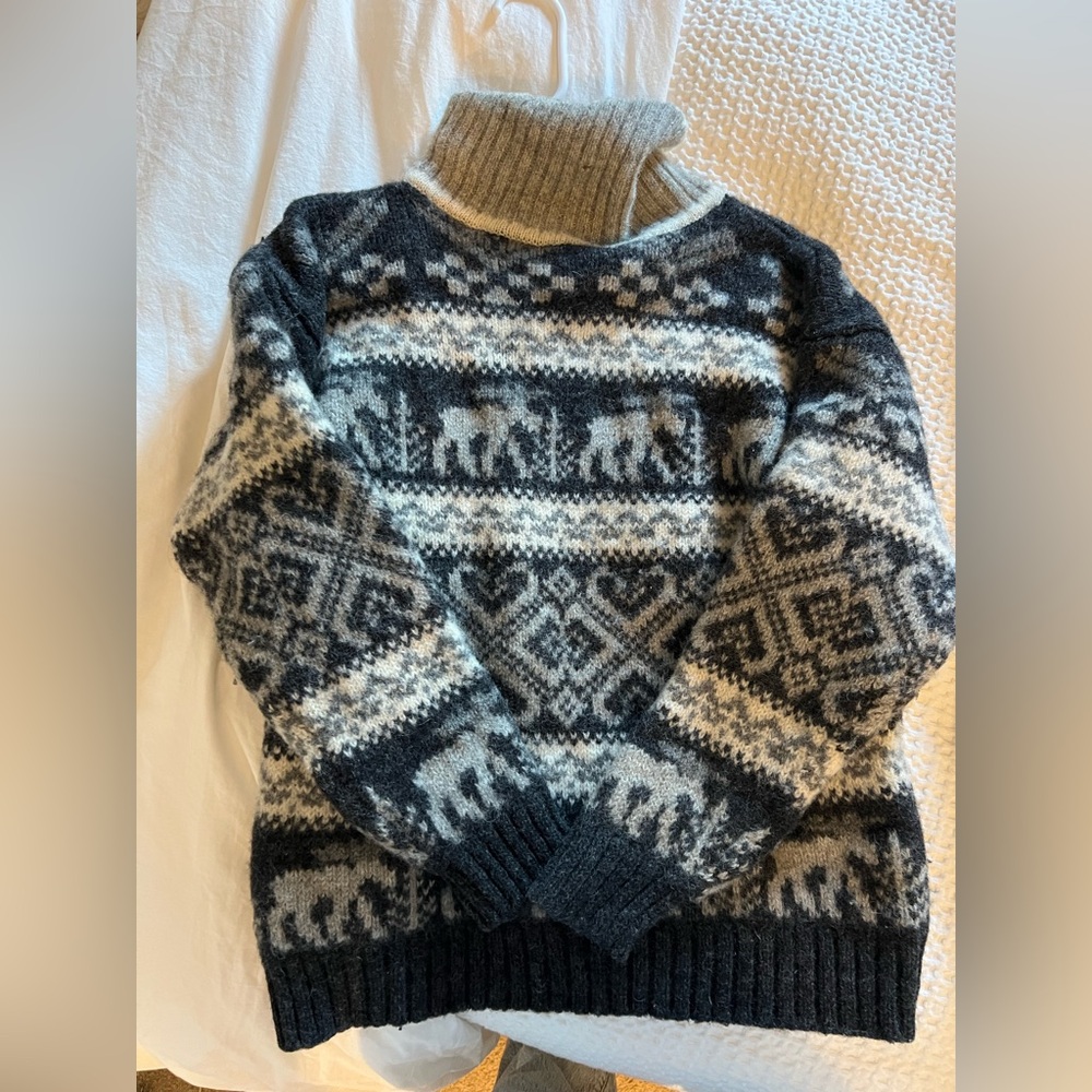 Eddie Bauer vintage 92’ Womens 100% wool Turtleneck Sweater - Nordic Design